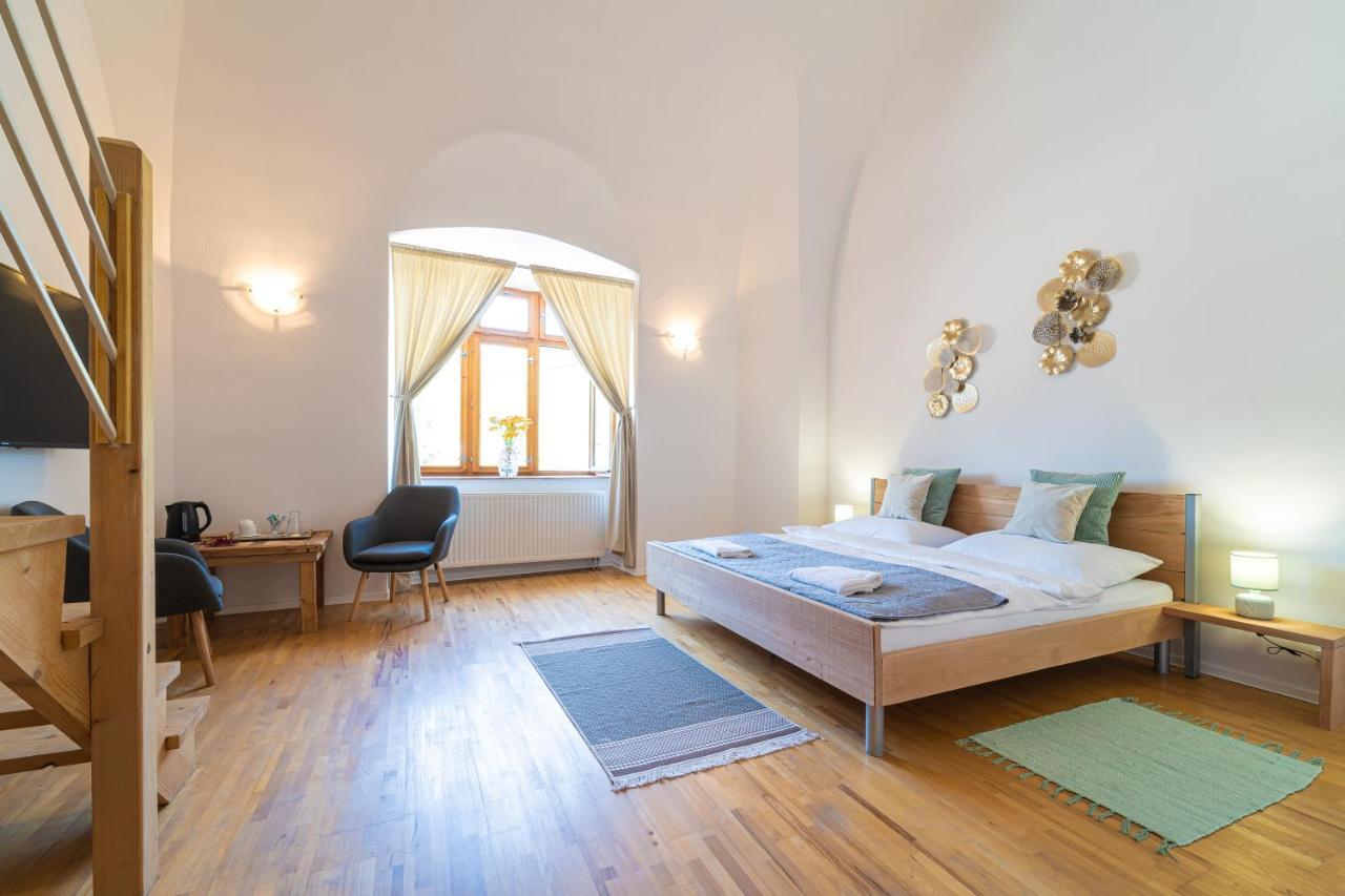 Bed & Breakfast Hugo Plesivec エクステリア 写真