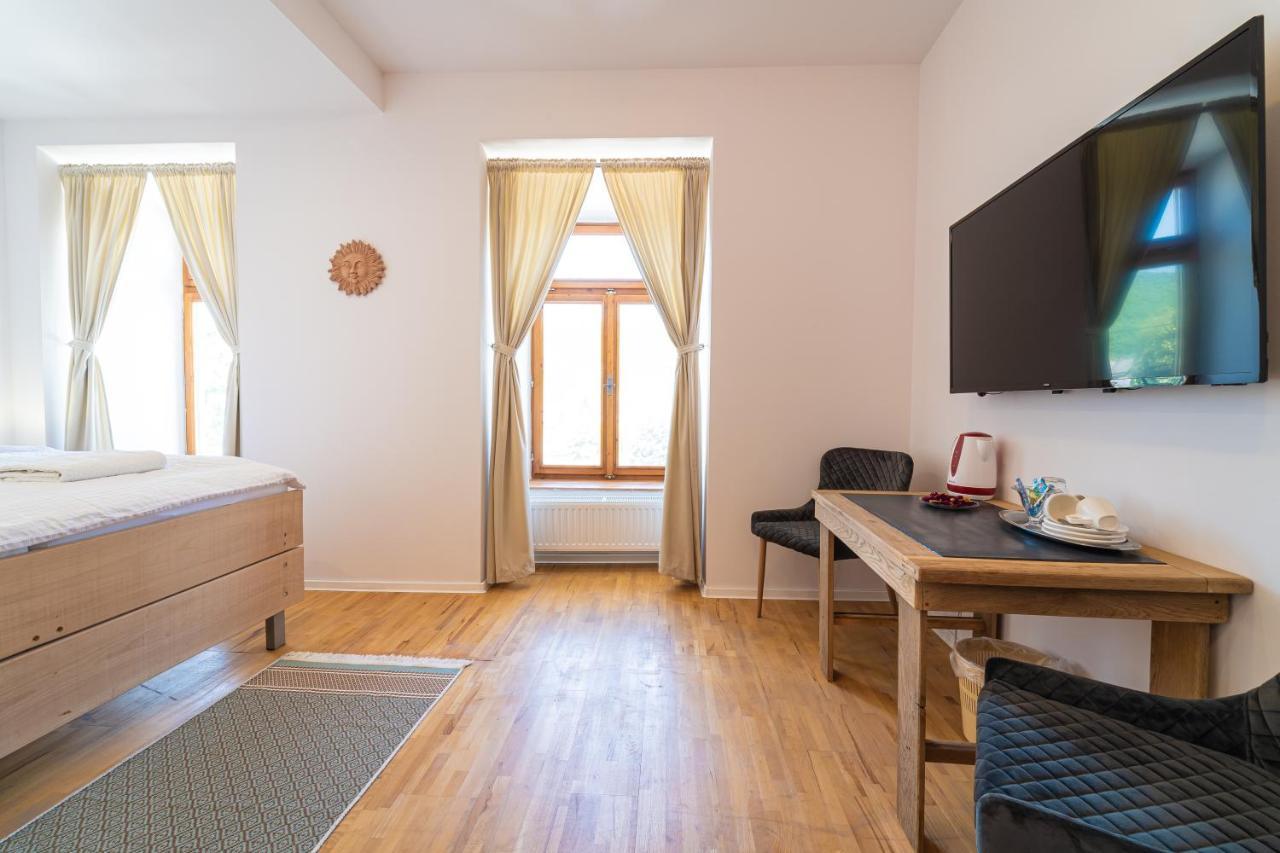 Bed & Breakfast Hugo Plesivec エクステリア 写真