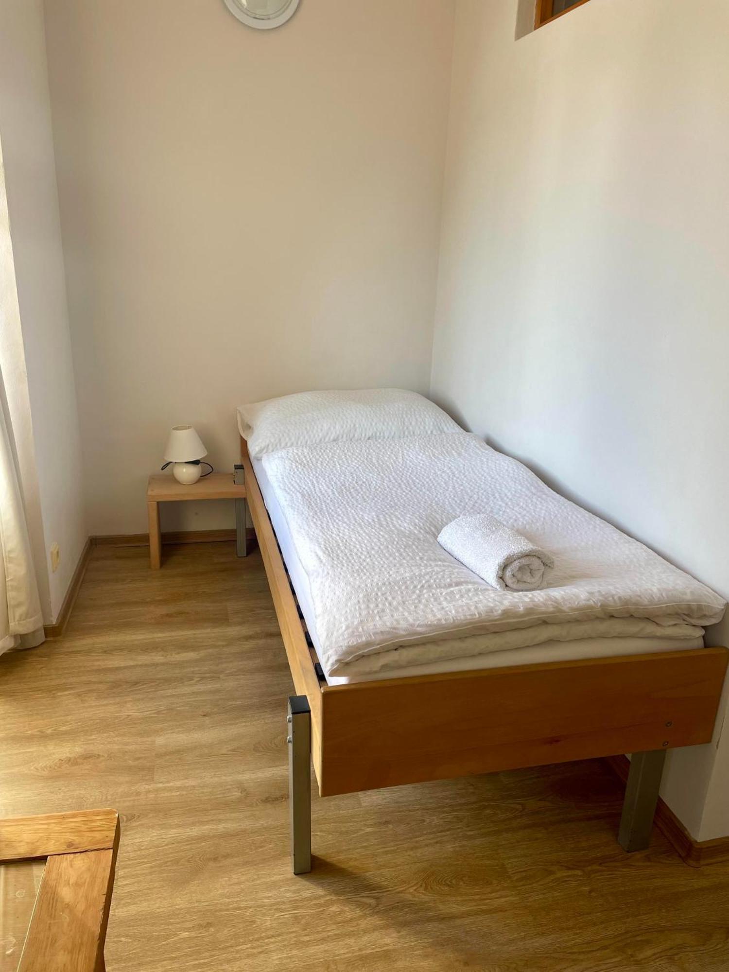Bed & Breakfast Hugo Plesivec エクステリア 写真